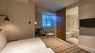 ユニバーサルツイン