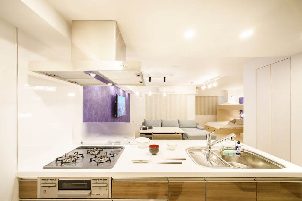 4Kテレビや加湿機能付き空気洗浄機も完備。スタイリッシュな雰囲気のホテル4258297