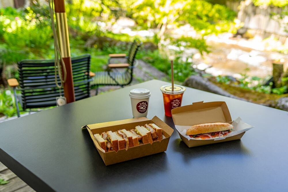 カスケード ラウンジ／テラス