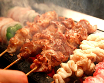 「ふじ嶋」料理 733801 国産備長炭で外側はパリッとお肉はふっくら焼き上げます。