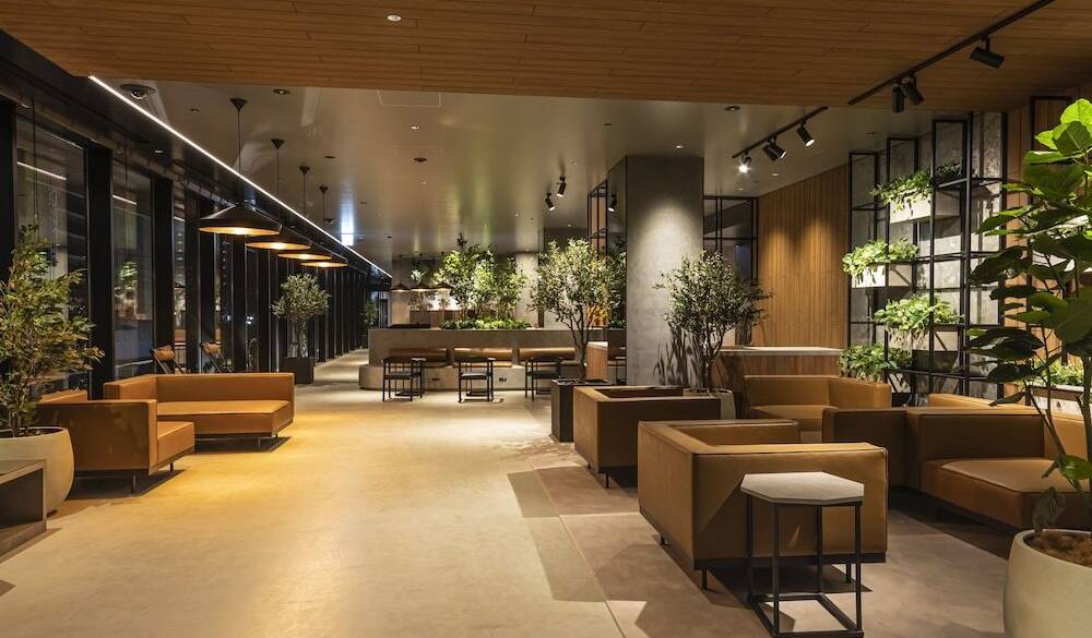 夜のラウンジの雰囲気 / 2