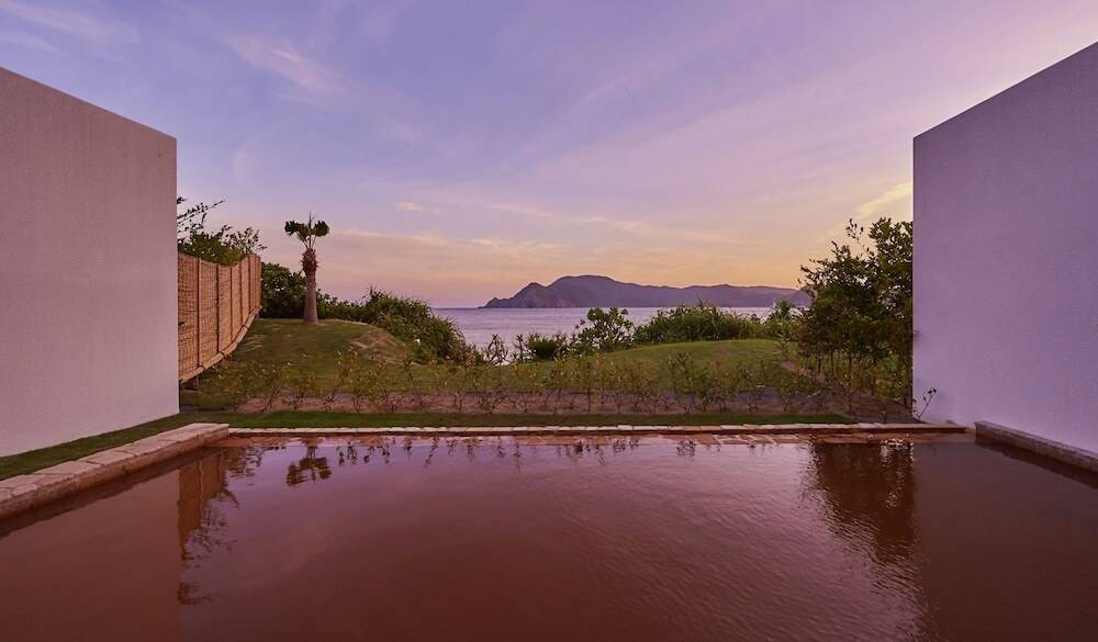 海を望む温泉 / 2