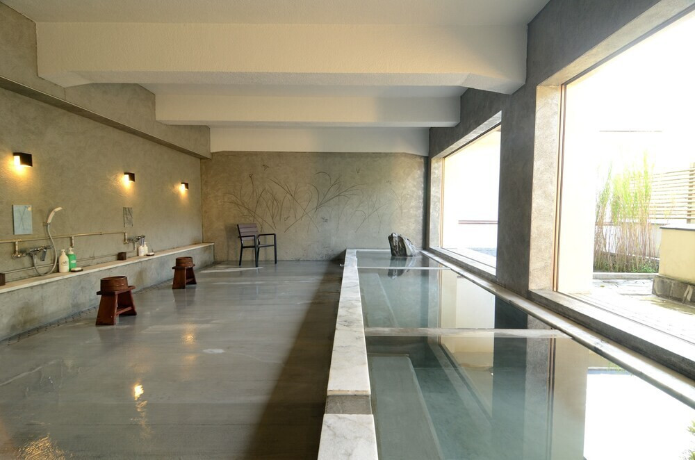 ぬるめ派も熱め派もたっぷり源泉を楽しめる4262118