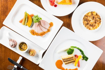 2種類のメインディッシュに味わえる満腹ディナー3701113