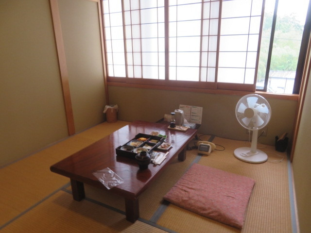 食事は個室で食べました