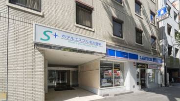 施設の入り口 / 13