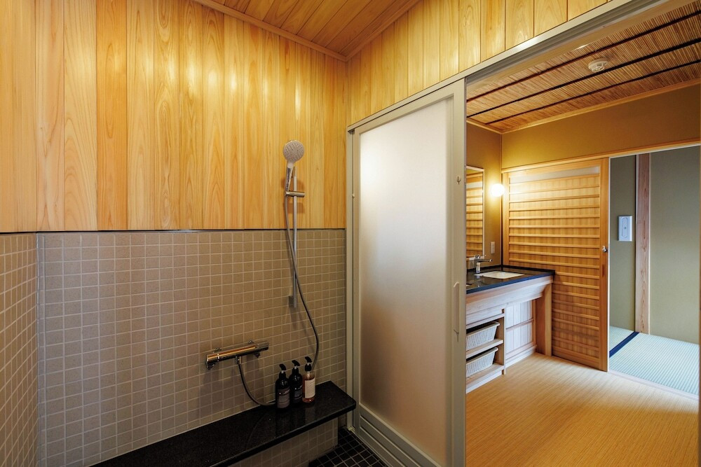 客室シャワー室一例