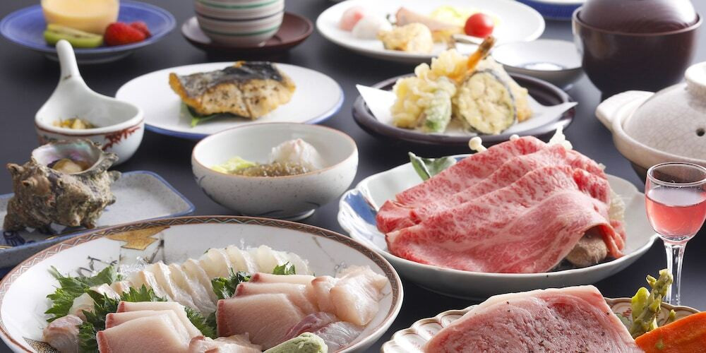 旅館のお食事処