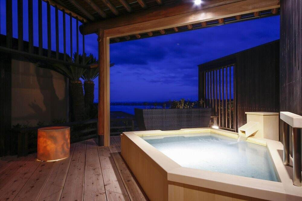 丘の上からの絶景！ミネラル分たっぷりの南あわじ温泉で癒やされる4262037