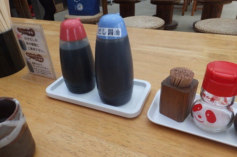 「池上製麺所」内観 892537 足すしょうゆ