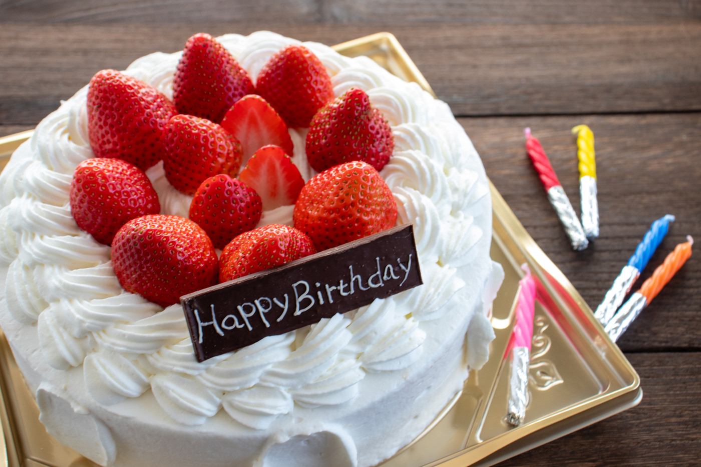 誕生日　イチゴのケーキでお祝い