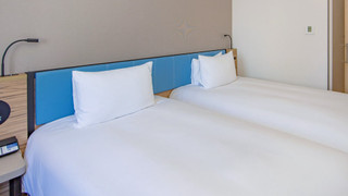 ルーム シングルベッド 2 台 (Free Breakfast)