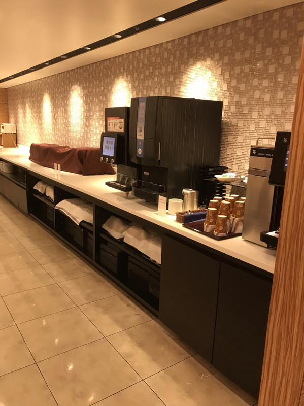 ここがチェックアウト後の無料のドリンクコーナー