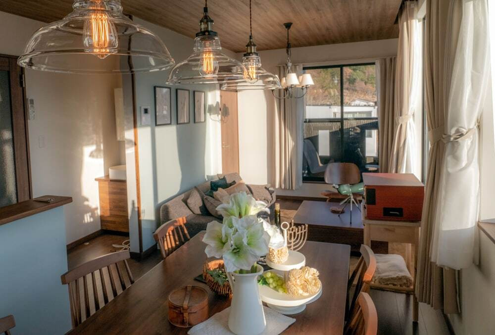 客室内のダイニングエリア