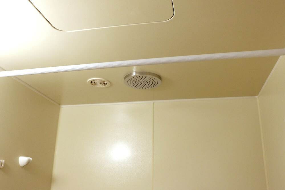 バスルームのシャワー