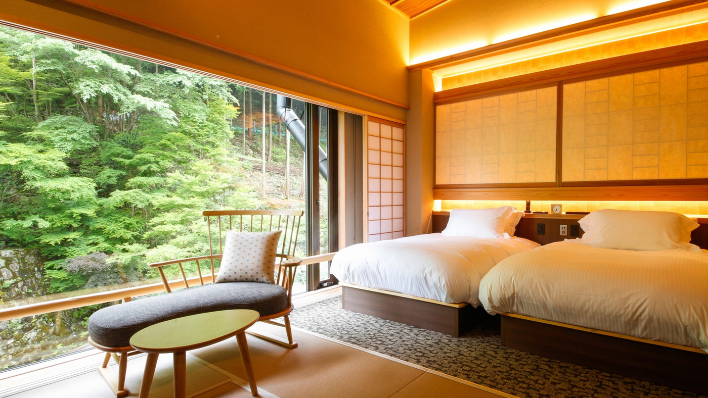 里山の緑に囲まれた温泉とスパで、贅沢な大人のステイ4085794