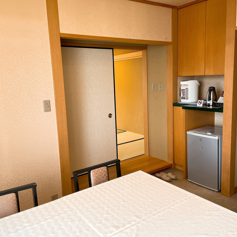 食事は和室でもテーブルでも楽しむことができました。