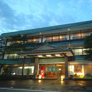 源泉かけ流しの貸切風呂で身も心も温まろう3442476