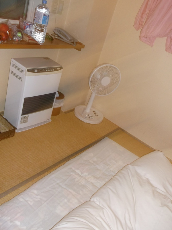 エアコンはありません。夏は扇風機が頼り。