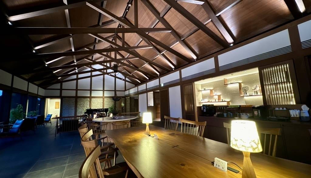 ラウンジ（夜） / 1