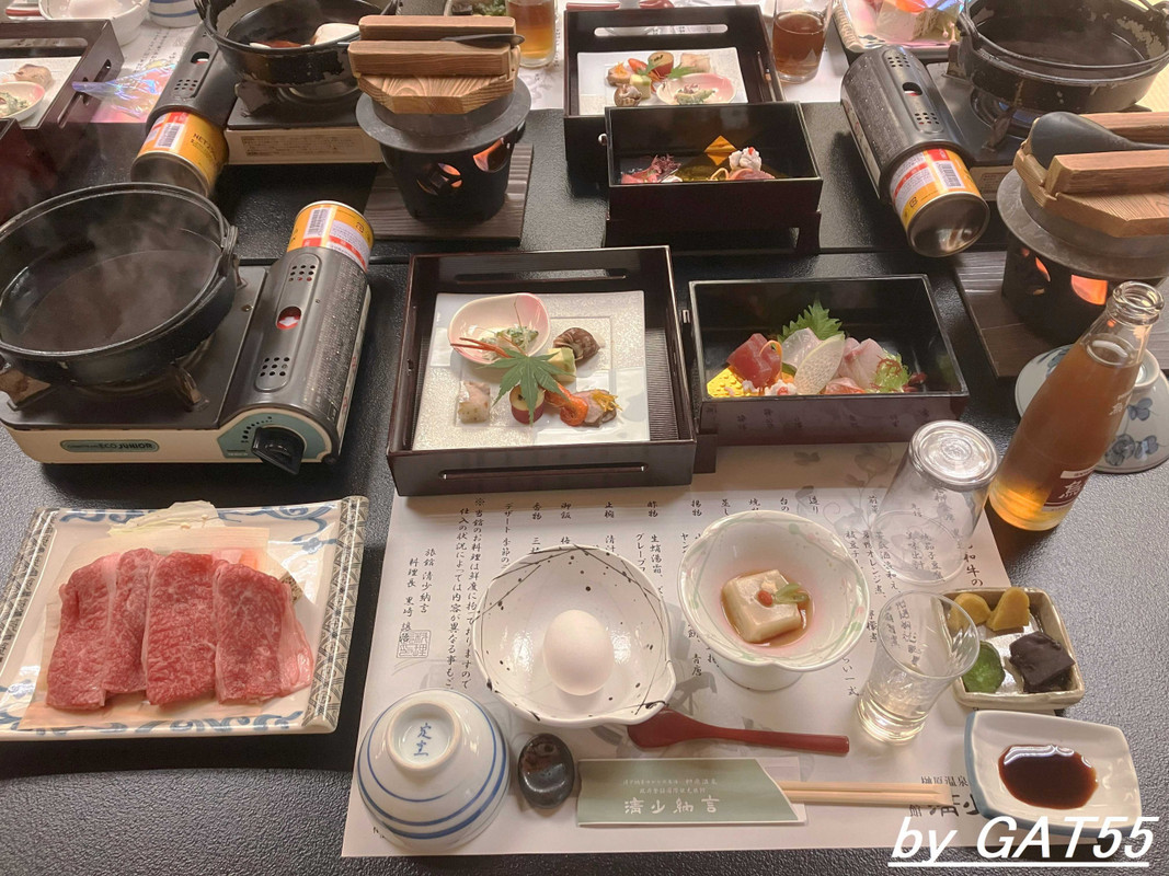 写真に写っている以外にも料理が運ばれてきます