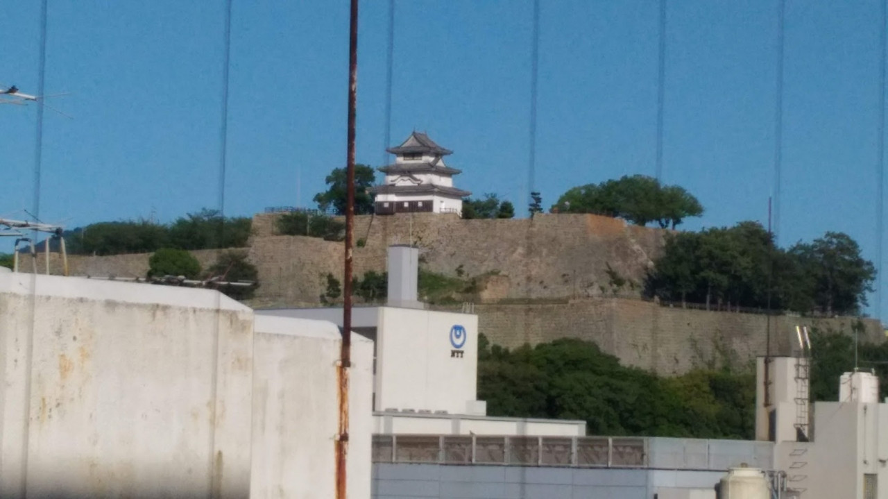 東側の部屋なら城が見える