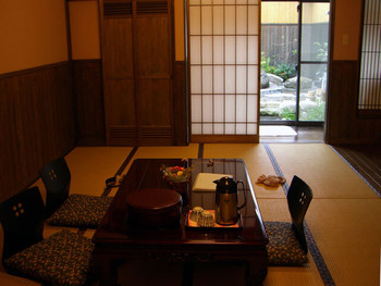 「ややの湯」 内観 1257559 お部屋は木目調で、茶色を基調とした古民家風の趣ある感じです♪