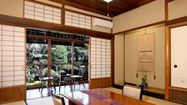 客室内のダイニングエリア / 23