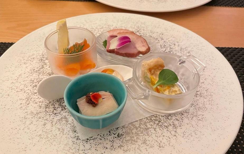 コンセプトは霧の洞爺湖
北海道食材を召し上がれ / 2