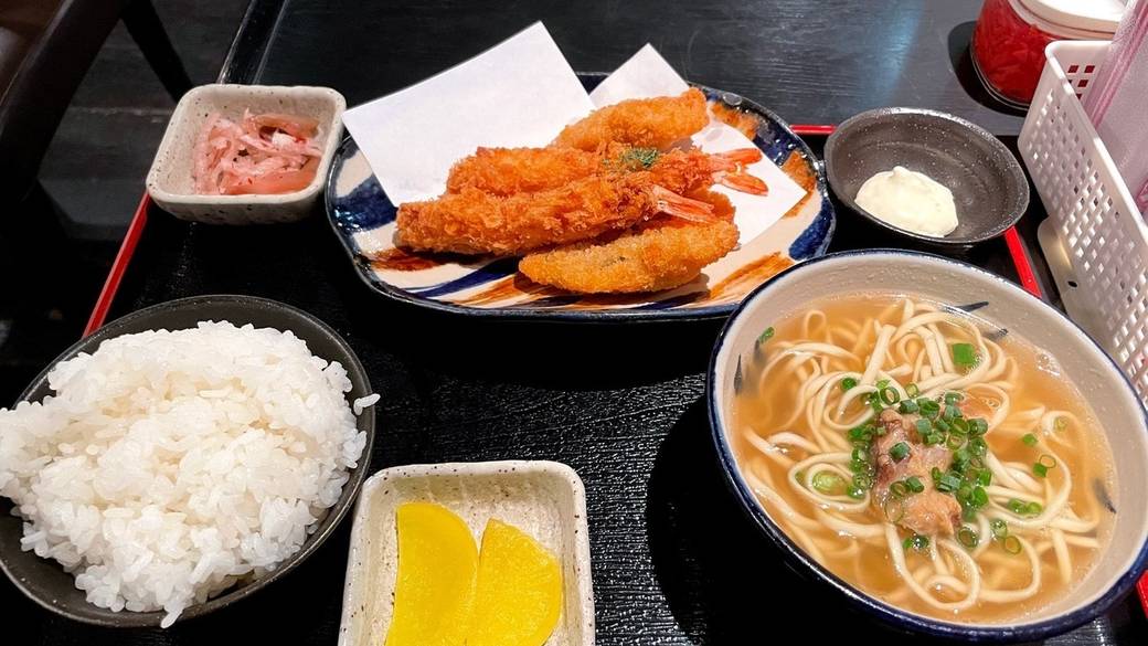 「でいご屋」で
沖縄らしい夕食を / 1