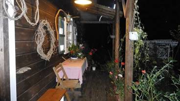 施設の正面 (日没後) / 4