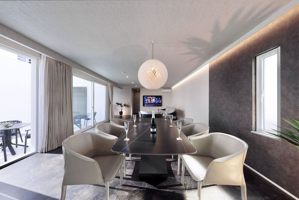 客室内のダイニングエリア