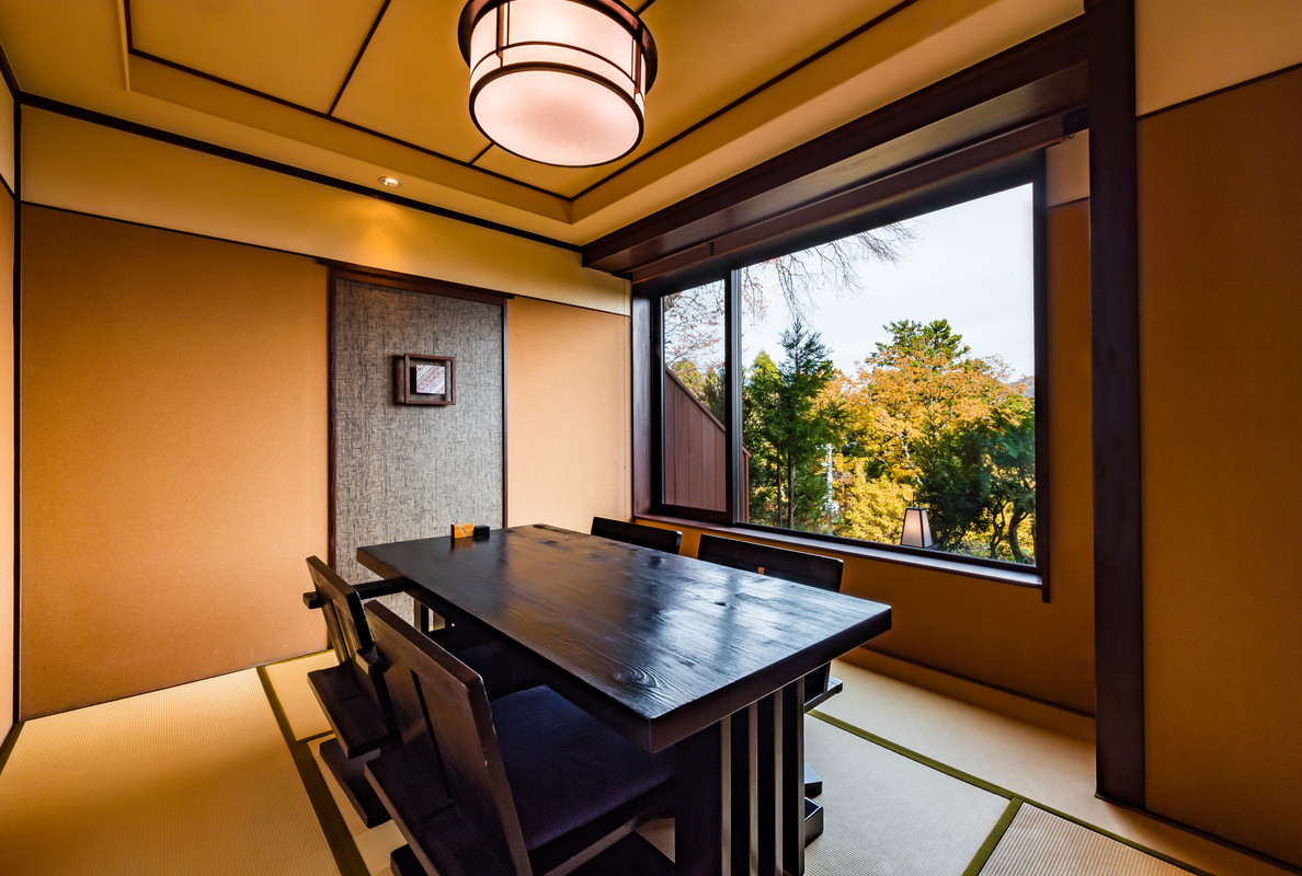 グランドフロアー個室食事処