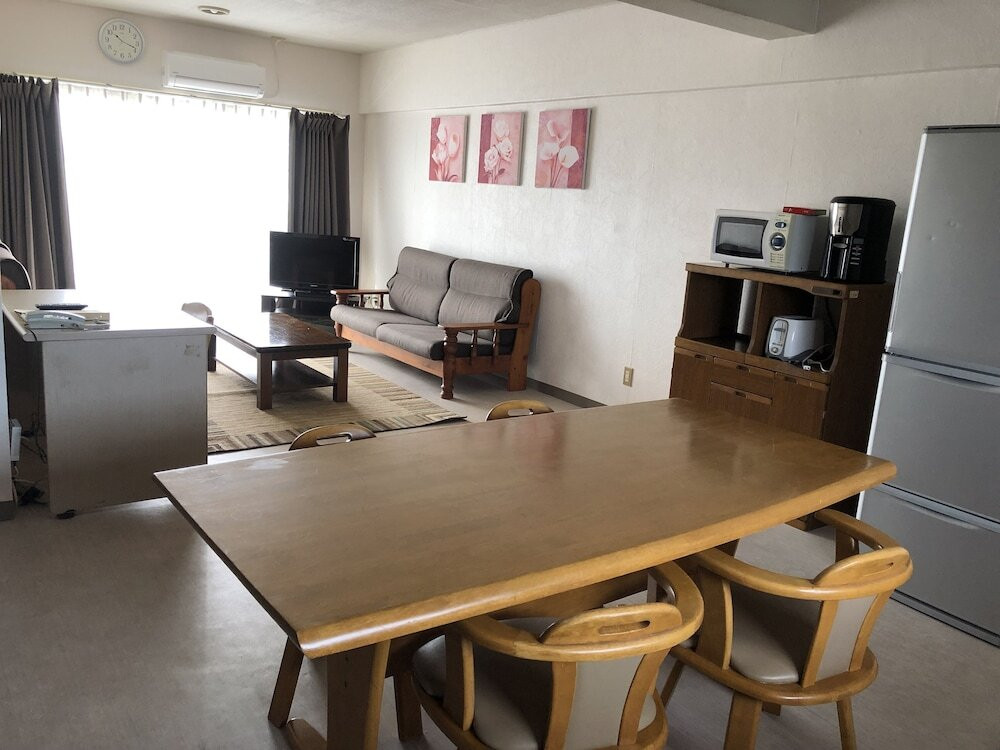 客室内のダイニングエリア