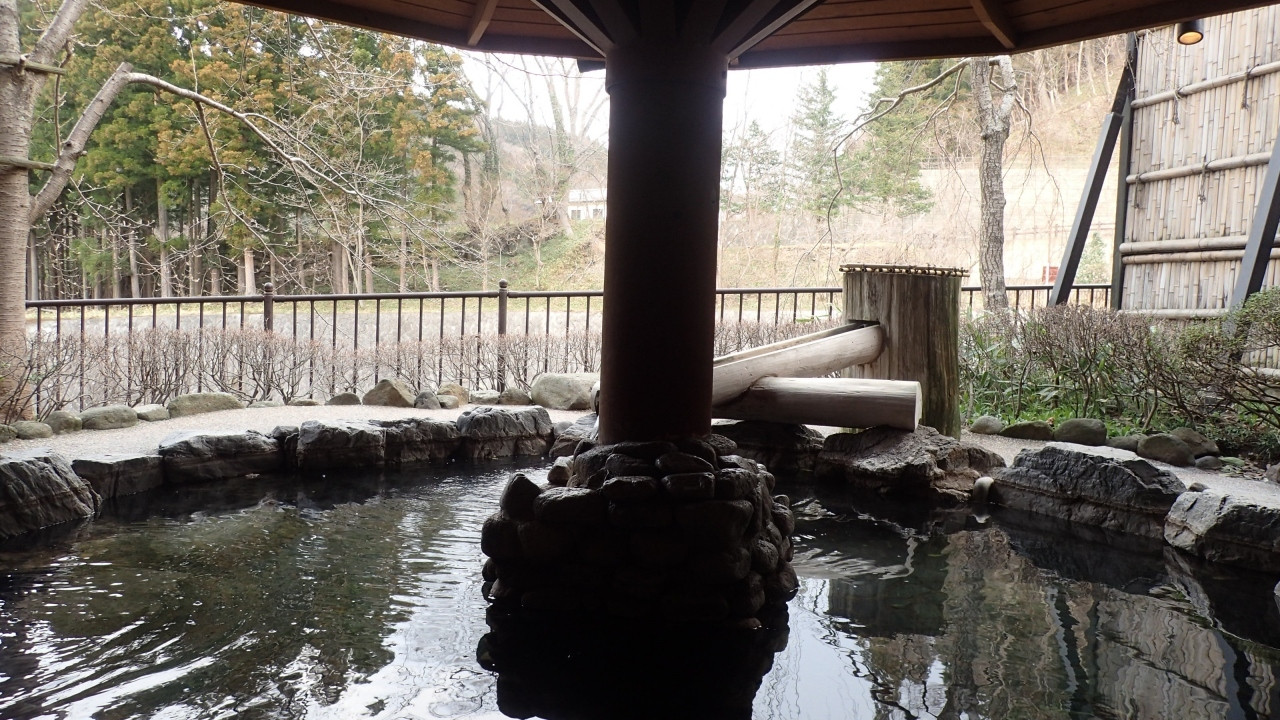 渓流と天空、2種類の貸切温泉を楽しむ4007851