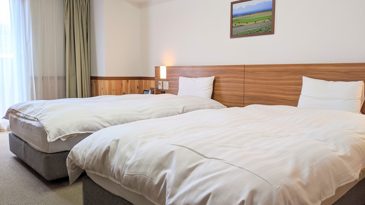 豪華なオリジナル海鮮丼を朝から堪能4573860