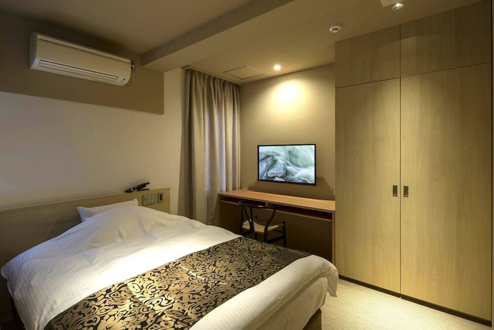 2人で寝ても広々！キングサイズのベッドで最高の眠りを3713468