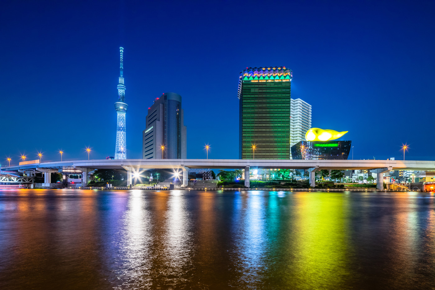 東京　浅草　隅田川とスカイツリーの夜景