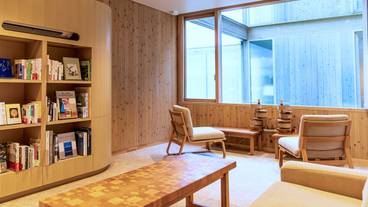 宿泊棟ライブラリー② / 12