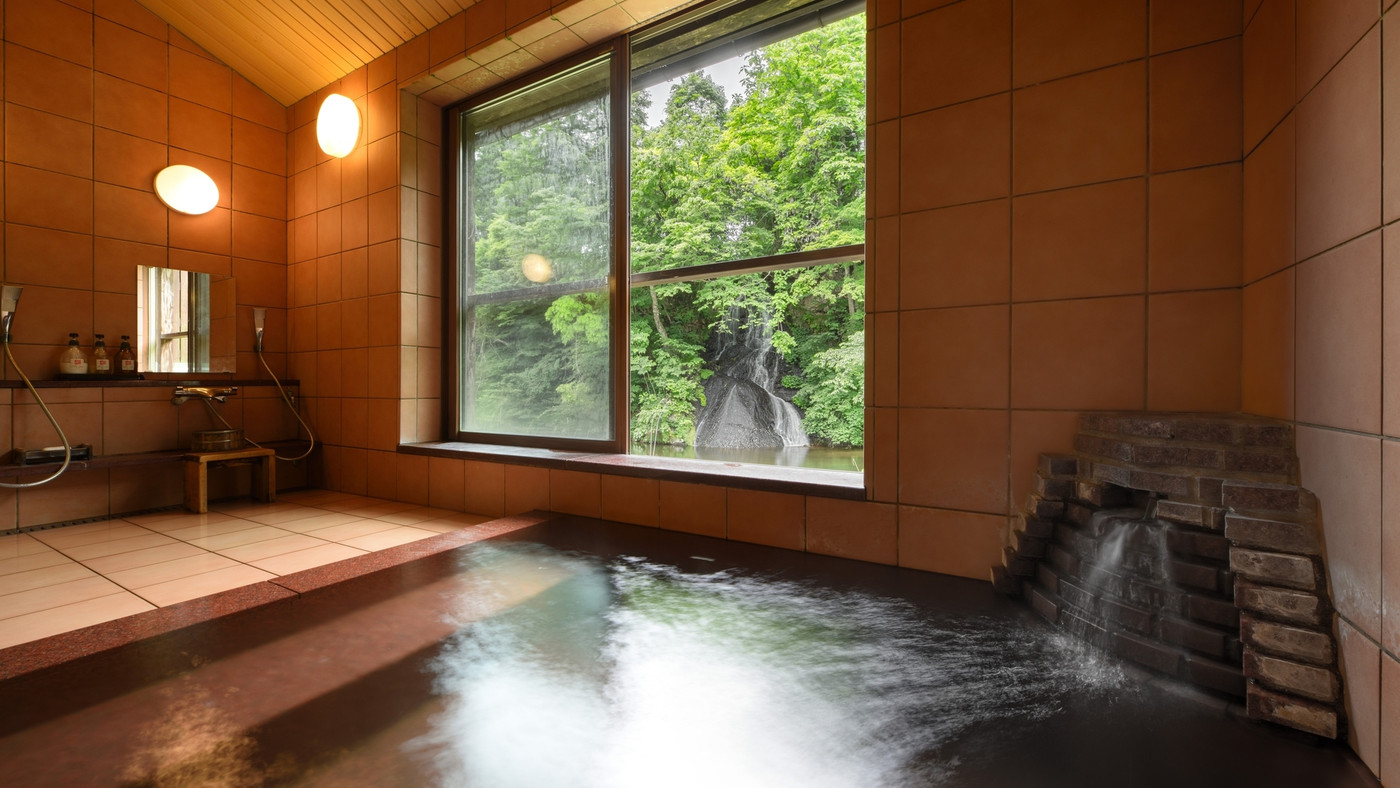 7. 貸切風呂の後は、日本一深い風呂を体験「藤三旅館」4051922