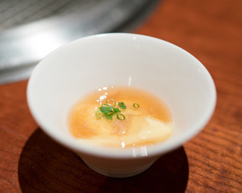 「よろにく」料理 760793 2016.6 トウモロコシ豆腐と帆立のジュレ