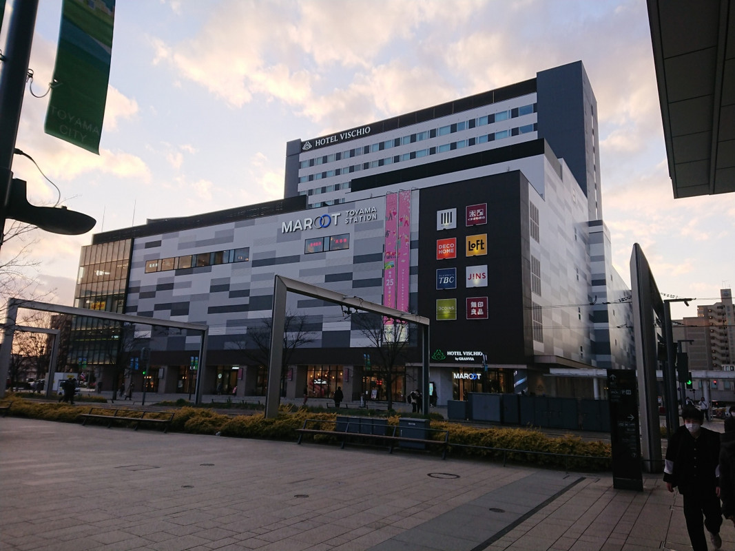 富山駅南口前から見た感じ