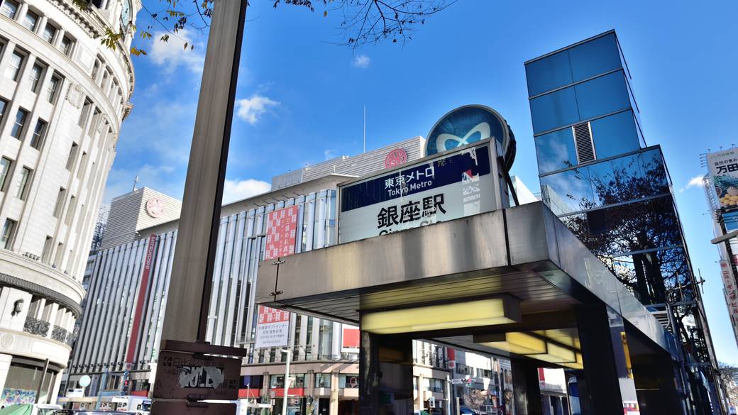 銀座駅に到着したら
コリドーそばのホテルへ / 2