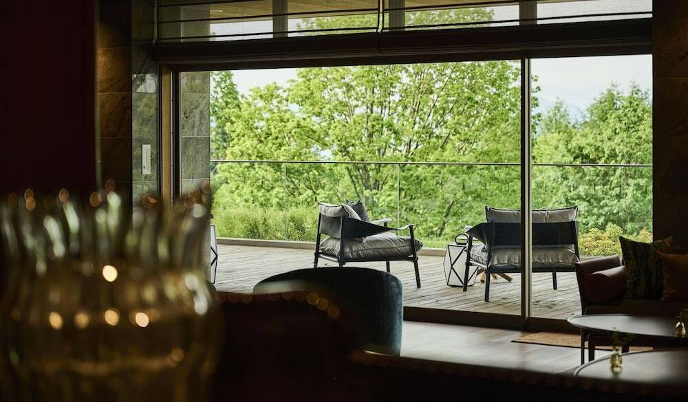 ロビーラウンジ / 2