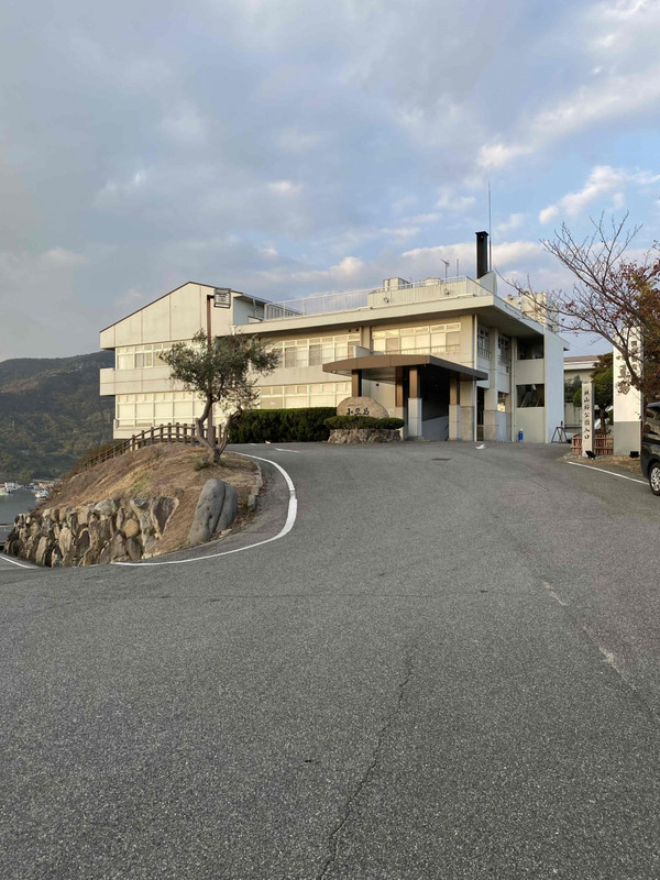 景色の良い高台に立っています　歩いて飲みには行けなさそう