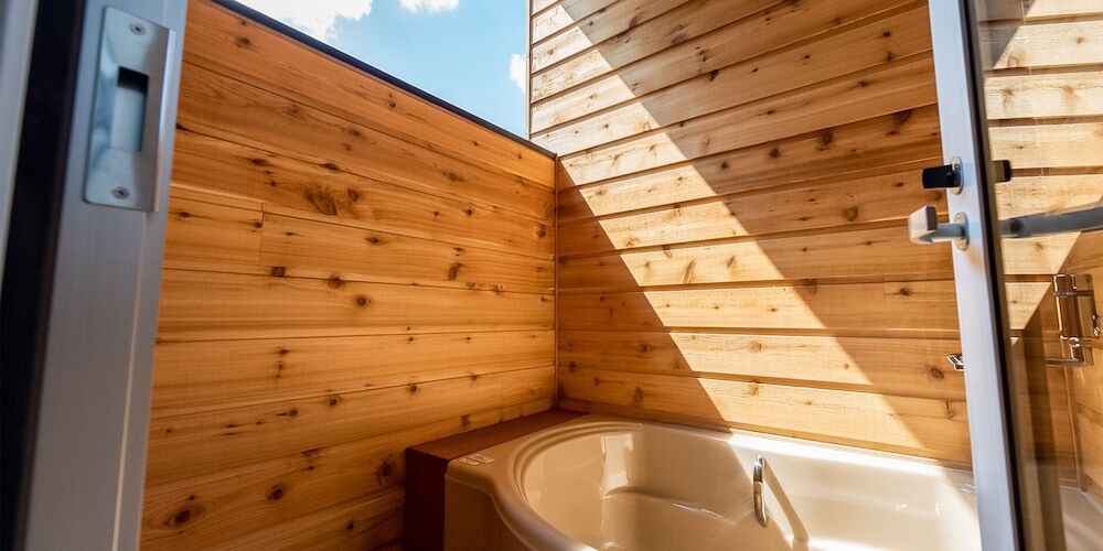 2階に露天風呂付きのコテージで贅沢なひと時を3404536