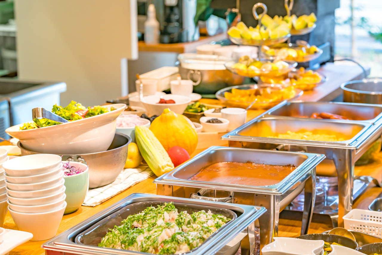 野菜とフルーツたっぷりの朝食ビュッフェ3479789