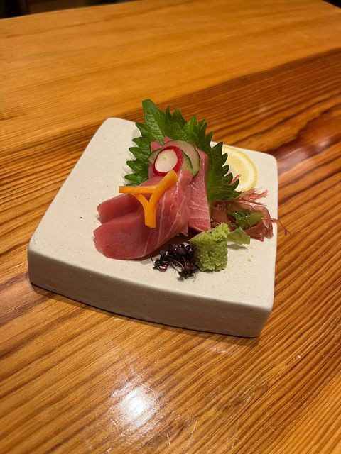 マグロの刺身。沖縄ではまぐろがよくとれる / 3