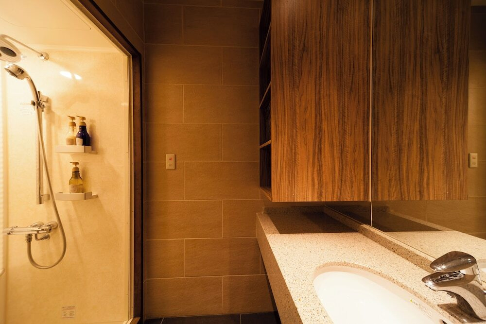 バスルームのシャワー