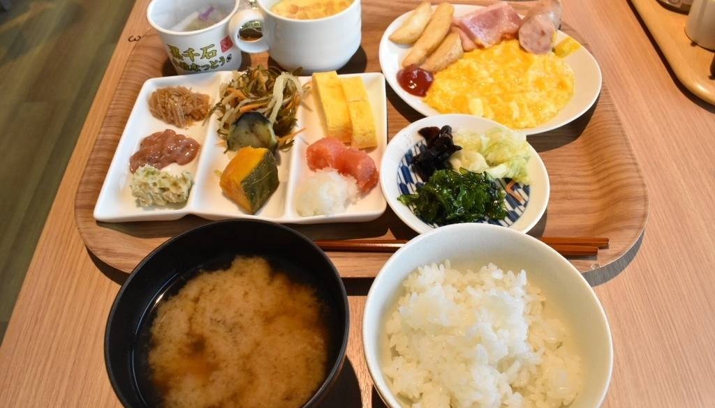 朝食ビュッフェ(1) / 2